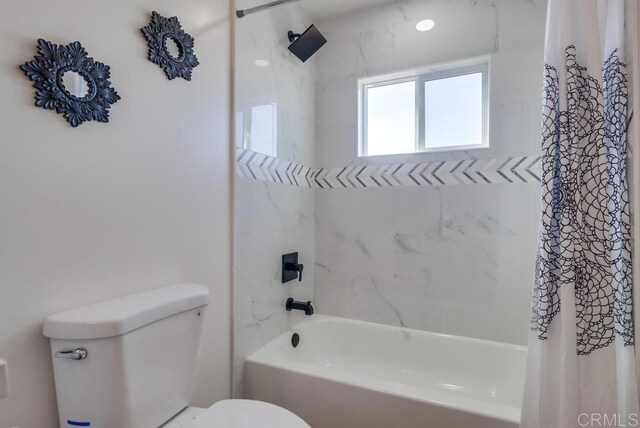 1215 Grand Ave, Spring Valley, CA 91977 - full bathroom featuring toilet and shower / tub combo with curtain