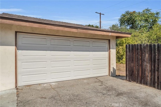 1487 Asbury Dr, Pasadena, CA 91104 - garage featuring fence and driveway