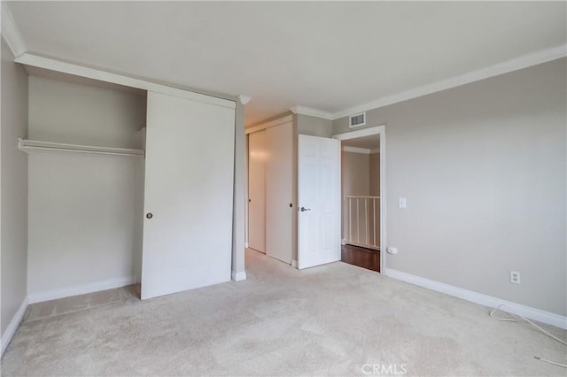 unfurnished bedroom with carpet, baseboards, and ornamental molding