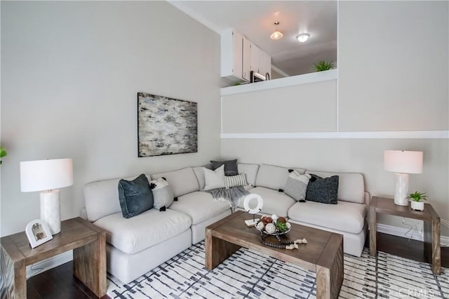 5573 Kiowa Dr, La Mesa, CA 91942 - living room featuring baseboards