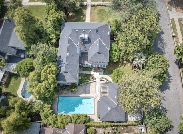 605 E Home Ave, Fresno, CA 93728 - view from above of property featuring a pool area