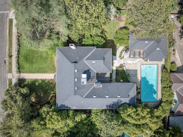 605 E Home Ave, Fresno, CA 93728 - view of subject property with a pool