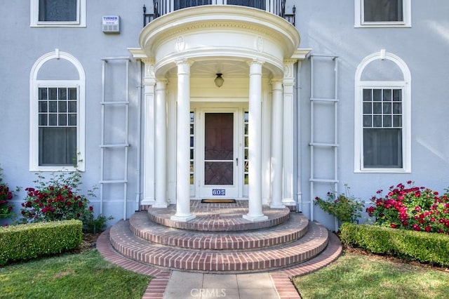 605 E Home Ave, Fresno, CA 93728 - doorway to property with stucco siding