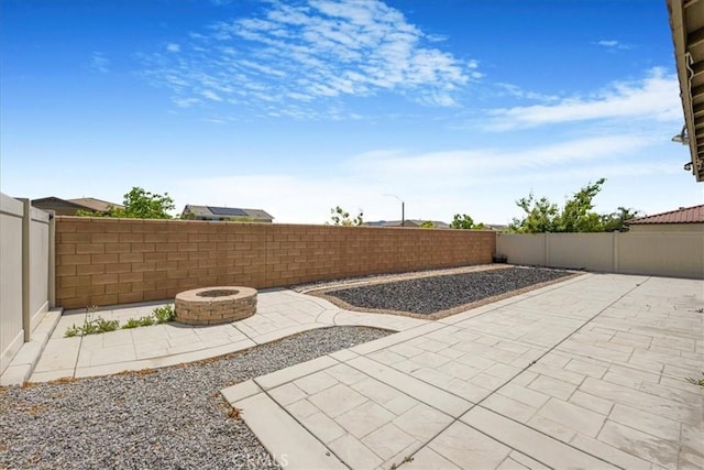 34428 Burnt Pine Rd, Murrieta, CA 92563 - view of patio with an outdoor fire pit and a fenced backyard