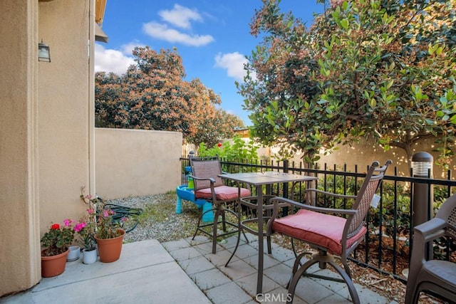 1440 Patricia Ave Unit 102, Simi Valley, CA 93065 - view of patio / terrace with outdoor dining space