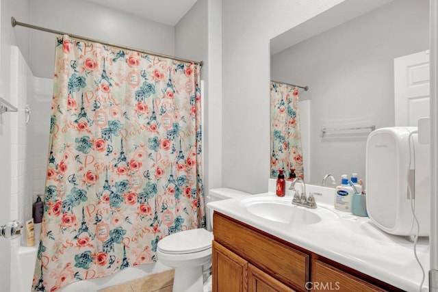 1440 Patricia Ave Unit 102, Simi Valley, CA 93065 - full bath featuring vanity, toilet, tile patterned floors, and shower / tub combo with curtain