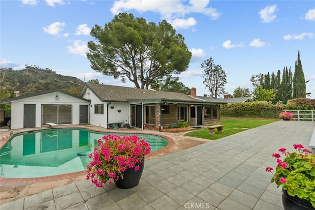 1425 Belleau Rd, Glendale, CA 91206 - outdoor pool with a patio and fence