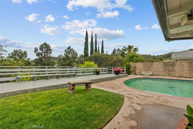 1425 Belleau Rd, Glendale, CA 91206 - view of swimming pool with a patio area