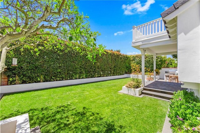 19365 Woodlands Dr, Huntington Beach, CA 92648 - view of grassy yard with a balcony