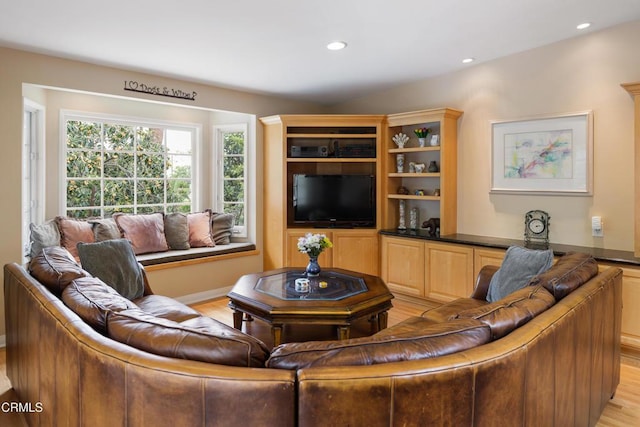 living room featuring light wood-style flooring, recessed lighting, and baseboards