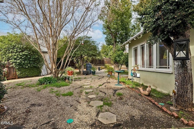 1065 Nithsdale Rd, Pasadena, CA 91105 - view of yard with fence