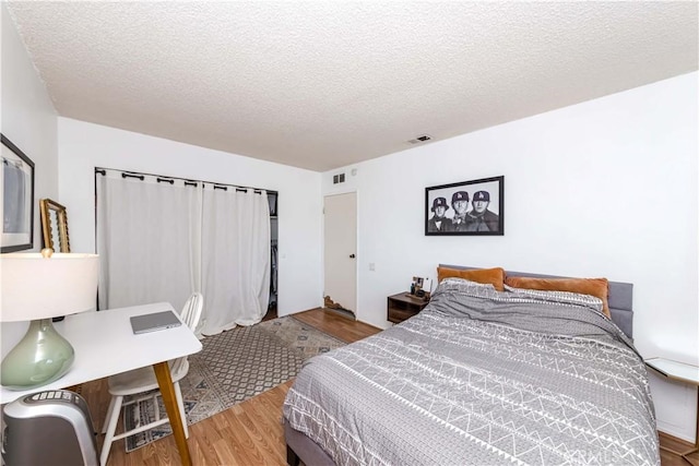 1850 W Greenleaf Ave Unit G, Anaheim, CA 92801 - bedroom with wood finished floors and a textured ceiling