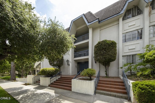 497 S El Molino Ave Unit 310, Pasadena, CA 91101 - view of property featuring stairs