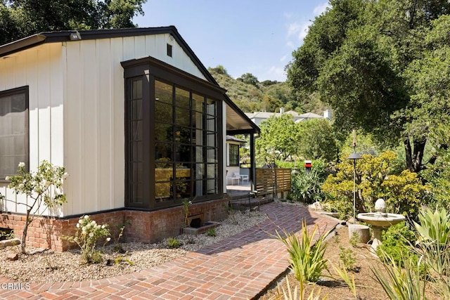 1555 Scenic Dr, Pasadena, CA 91103 - view of outbuilding