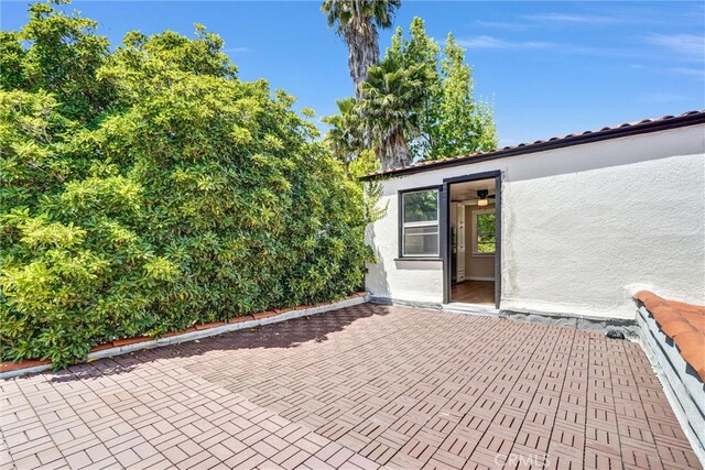 521 W Whiting Ave, Fullerton, CA 92832 - view of patio / terrace