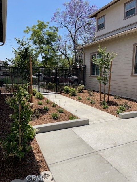 613 E Walnut Ave, Monrovia, CA 91016 - view of yard