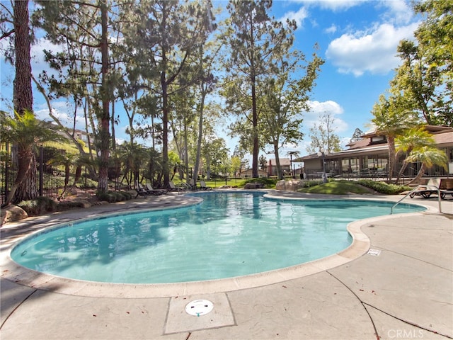 6587 E Via Fresco, Anaheim Hills, CA 92807 - community pool with a patio area