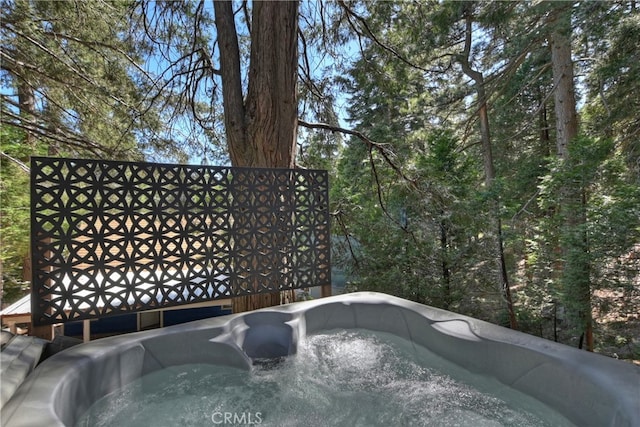 859 Poe Ct, Lake Arrowhead, CA 92352 - view of patio with a hot tub