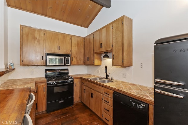 859 Poe Ct, Lake Arrowhead, CA 92352 - kitchen featuring black appliances, a sink, dark wood-style floors, tasteful backsplash, and wooden ceiling