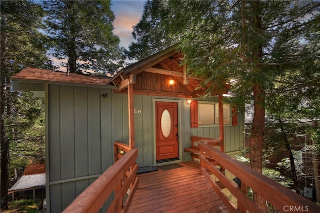 859 Poe Ct, Lake Arrowhead, CA 92352 - view of exterior entry at dusk