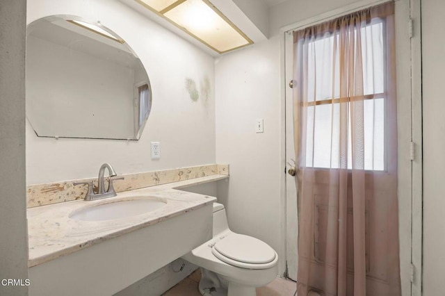 2575 Gayle Pl, Simi Valley, CA 93065 - bathroom with a sink and toilet
