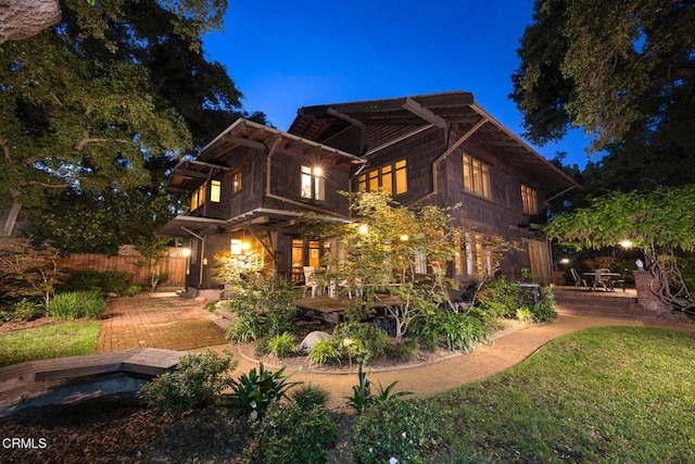 657 Prospect Blvd, Pasadena, CA 91103 - rear view of house with fence and a patio area