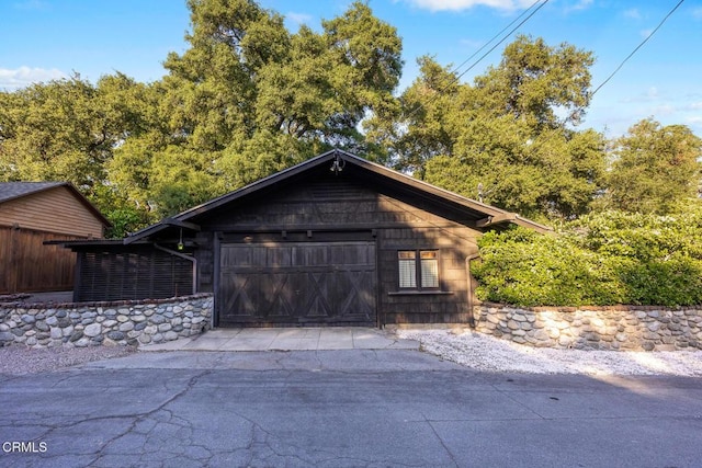 657 Prospect Blvd, Pasadena, CA 91103 - garage with driveway