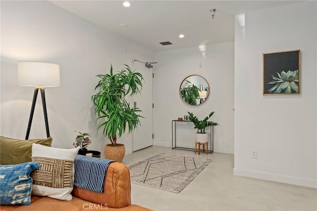700 Main St Unit 4, Venice, CA 90291 - living area with recessed lighting and baseboards