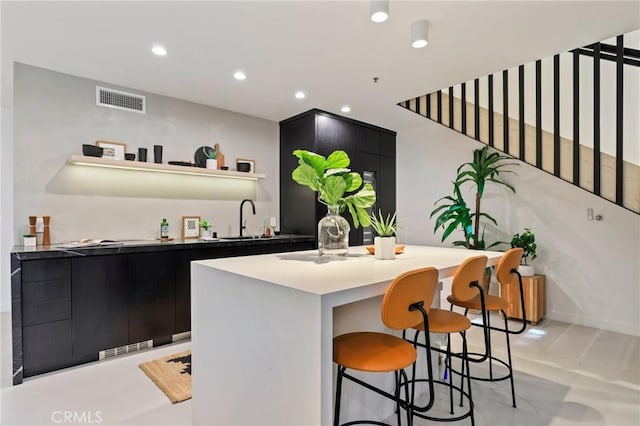 700 Main St Unit 4, Venice, CA 90291 - bar featuring a sink and recessed lighting