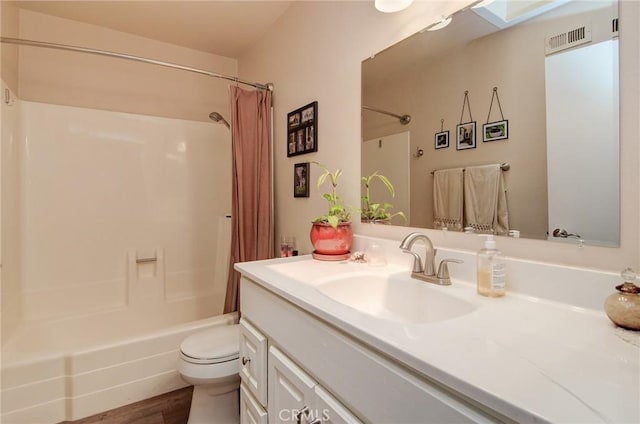 8646 Butte Cir Unit 604B, Huntington Beach, CA 92646 - full bathroom with vanity, toilet, shower / tub combo, and wood finished floors