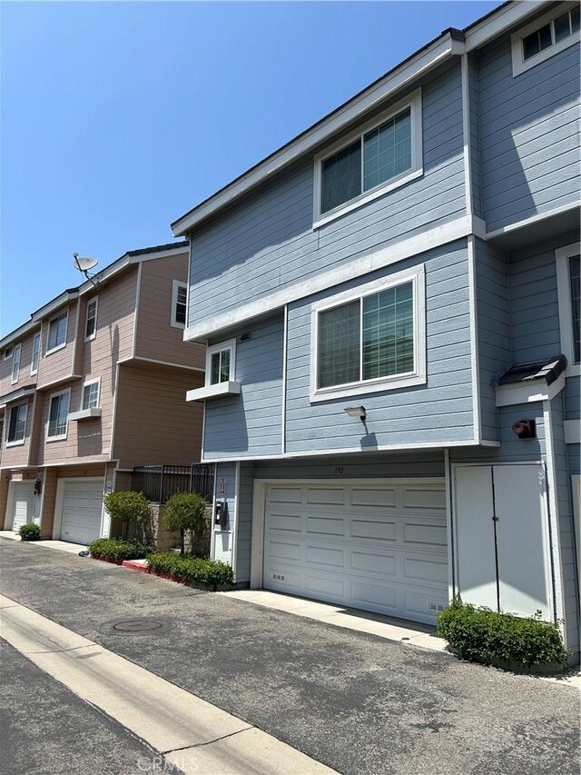 2800 Plaza Del Amo 190, Torrance, CA 90503 - view of property with an attached garage
