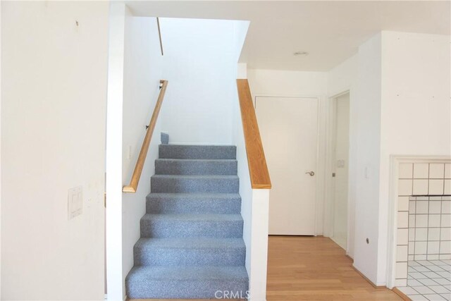 2800 Plaza Del Amo 190, Torrance, CA 90503 - stairway with wood finished floors