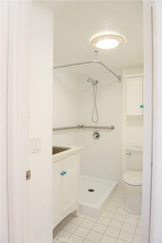 2800 Plaza Del Amo 190, Torrance, CA 90503 - full bath with tile patterned flooring, a shower stall, toilet, and vanity
