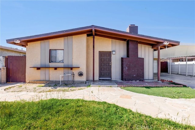 25189 Gentian Ave, Moreno Valley, CA 92551 - view of front of house with a chimney, a carport, and fence