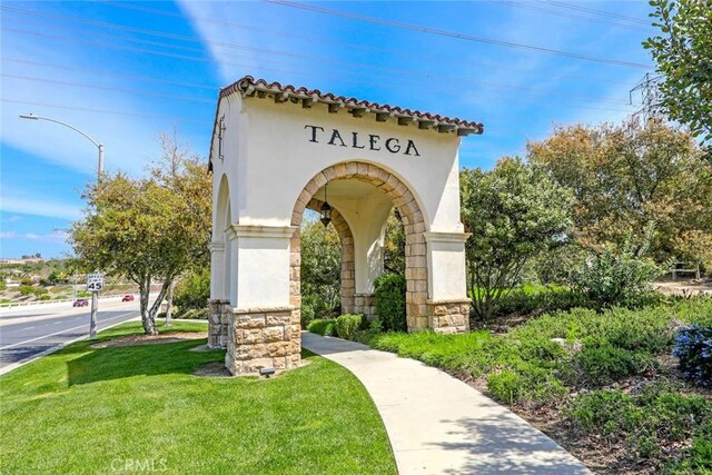107 Plaza Via Sol, San Clemente, CA 92673 - surrounding community featuring a yard