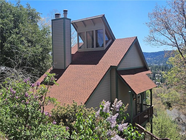 1033 Nadelhorn Dr, Lake Arrowhead, CA 92352 - view of side of home with a chimney
