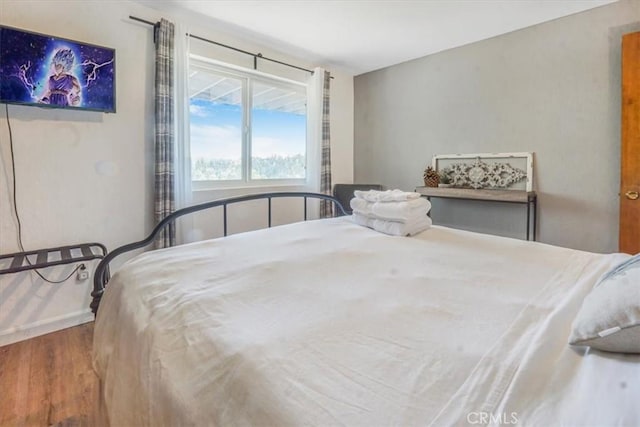 1033 Nadelhorn Dr, Lake Arrowhead, CA 92352 - bedroom with wood finished floors and baseboards