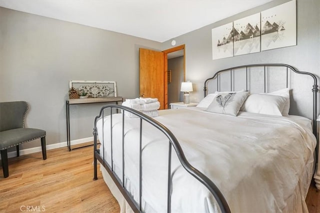 1033 Nadelhorn Dr, Lake Arrowhead, CA 92352 - bedroom with light wood-type flooring and baseboards