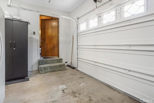 1033 Nadelhorn Dr, Lake Arrowhead, CA 92352 - view of garage