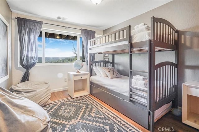 1033 Nadelhorn Dr, Lake Arrowhead, CA 92352 - bedroom with wood finished floors and baseboards
