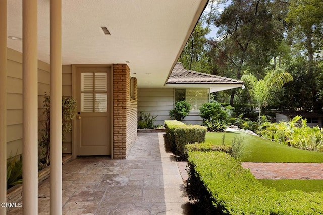 756 Linda Vista Ave, Pasadena, CA 91103 - doorway to property featuring a lawn