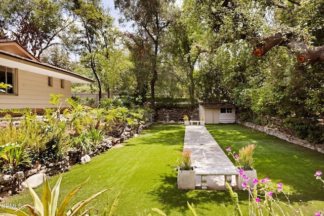 756 Linda Vista Ave, Pasadena, CA 91103 - view of yard with an outbuilding and a shed