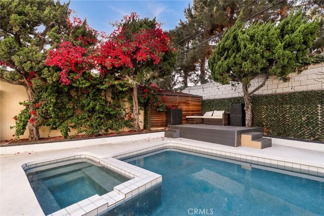 5633 E Deborah St, Long Beach, CA 90815 - view of pool with an in-ground hot tub and outdoor lounge area
