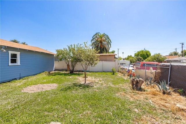 747 W 9th St, San Bernardino, CA 92410 - view of yard