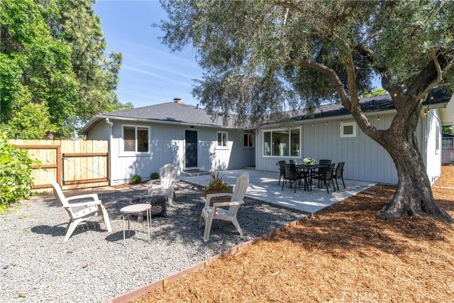 1105 Glenwood Ave, Chico, CA 95926 - rear view of property featuring a patio, fence, and a gate