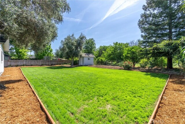 1105 Glenwood Ave, Chico, CA 95926 - view of yard featuring a shed and an outdoor structure