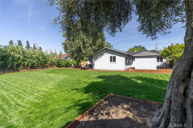 1105 Glenwood Ave, Chico, CA 95926 - view of green lawn featuring a garden