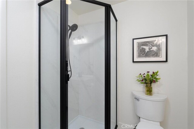 1105 Glenwood Ave, Chico, CA 95926 - bathroom with a shower stall and toilet
