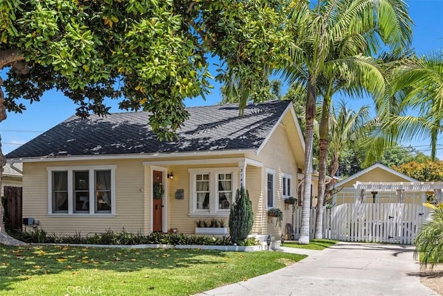 31462 La Matanza St, San Juan Capistrano, CA 92675 - bungalow-style house featuring roof with shingles and a gate