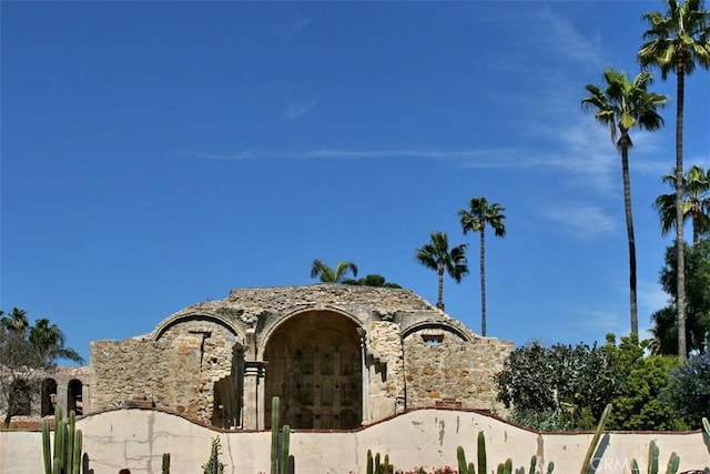 31462 La Matanza St, San Juan Capistrano, CA 92675 - community / neighborhood sign with a gate